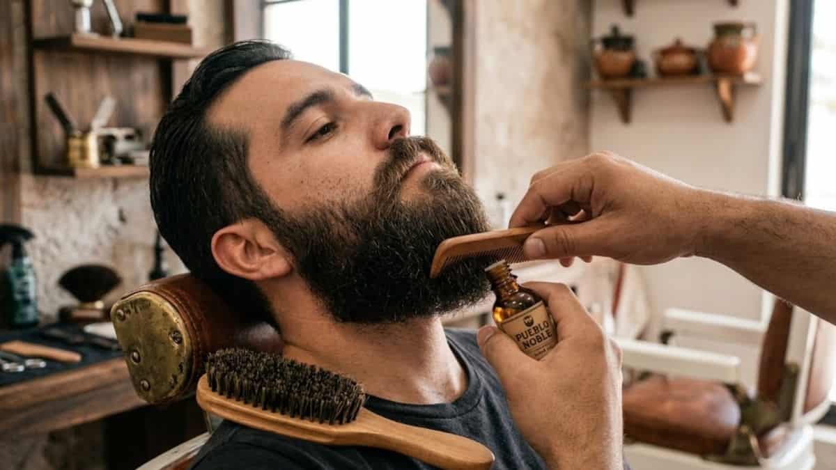 Hombre aplicando aceite a su barba para protegerla del clima seco